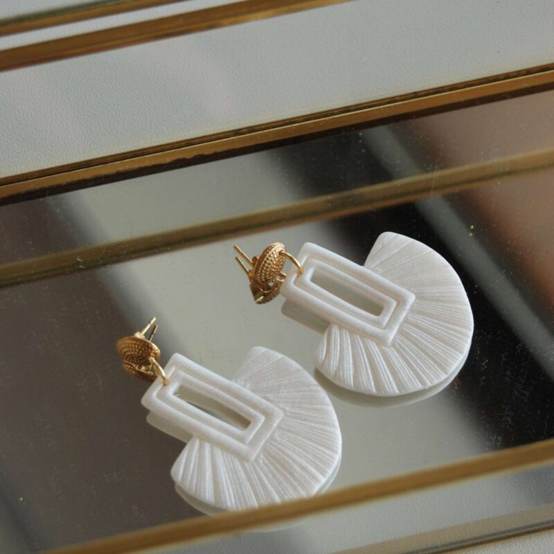 Kuzco blanco metalizado