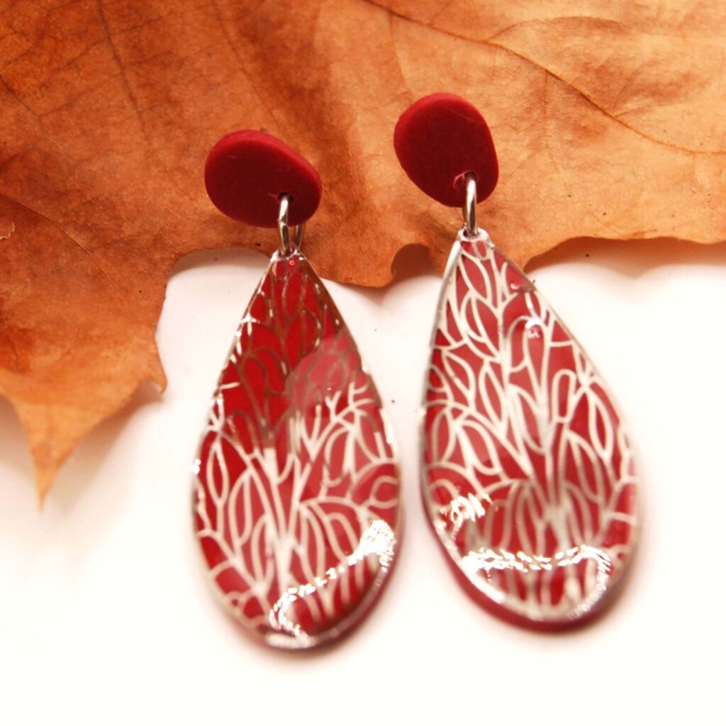 Lágrima de otoño burdeos